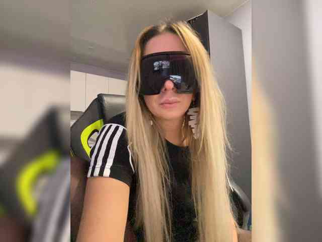 blondalina's live room