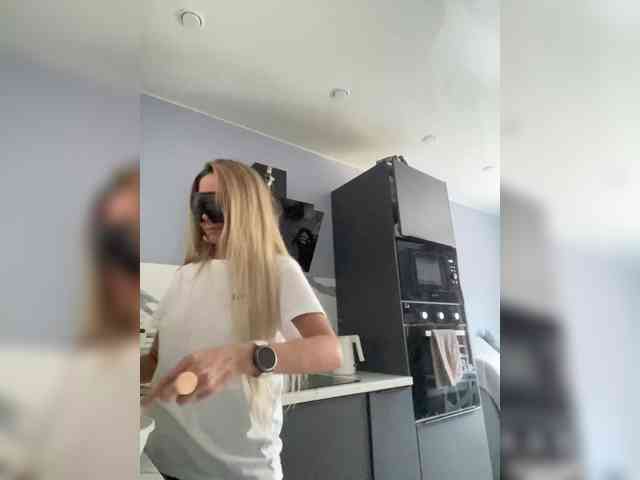 blondalina webcam