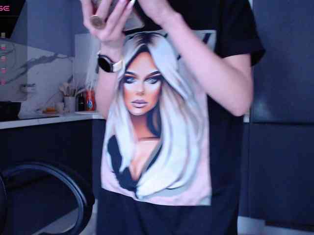 blondalina webcam
