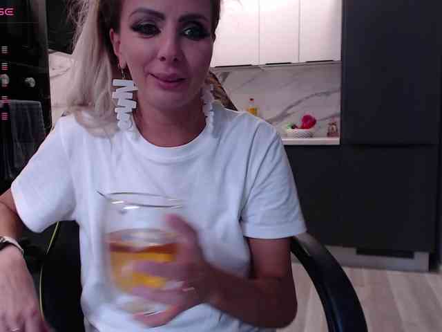 blondalina webcam