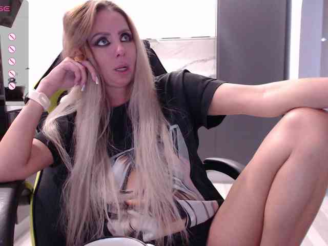 blondalina webcam