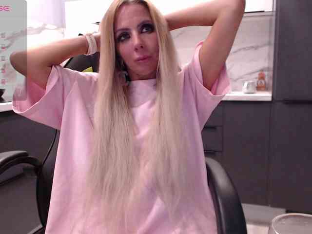 blondalina's live room