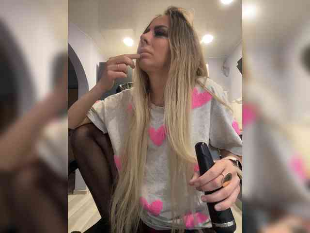 blondalina webcam