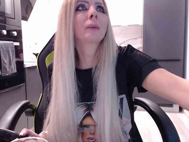 blondalina's live room