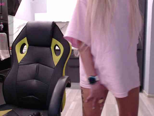 blondalina webcam