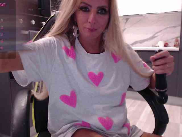 blondalina webcam