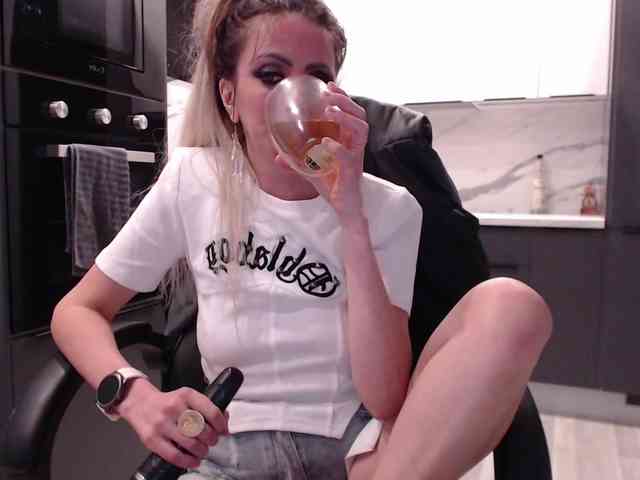 blondalina webcam