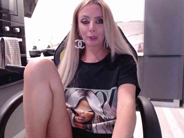 blondalina webcam