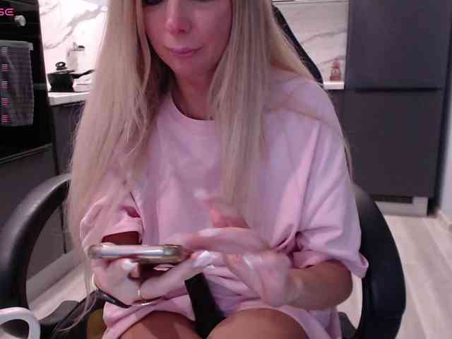 blondalina's live room