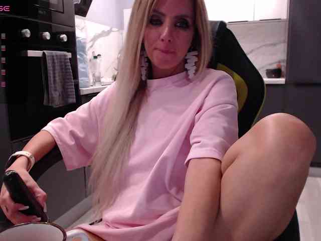 blondalina webcam
