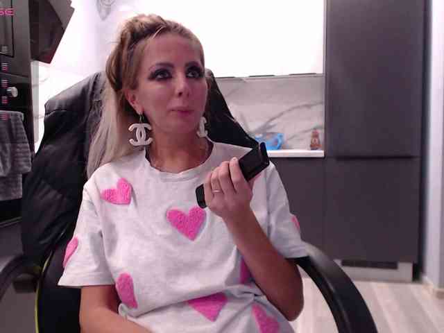 blondalina webcam