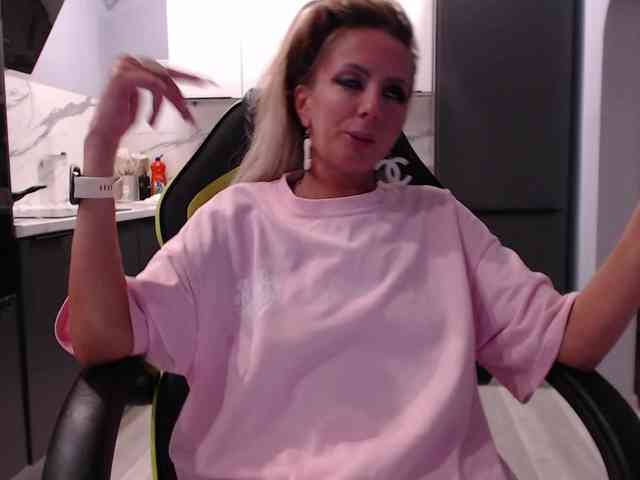 blondalina webcam