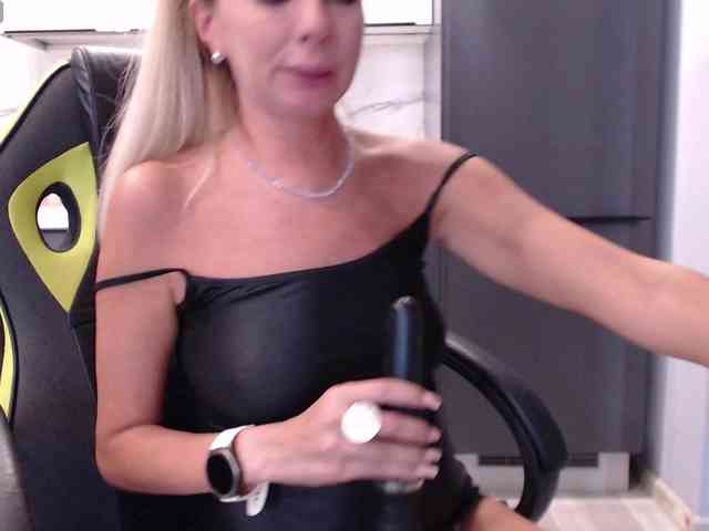 blondalina webcam