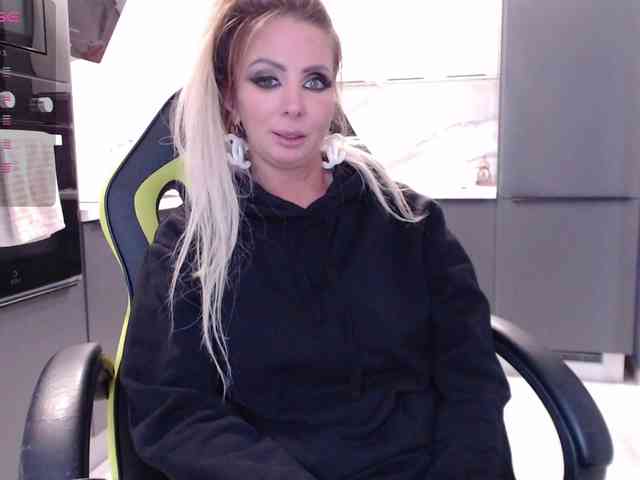blondalina webcam