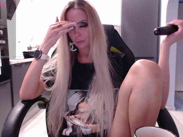 blondalina webcam