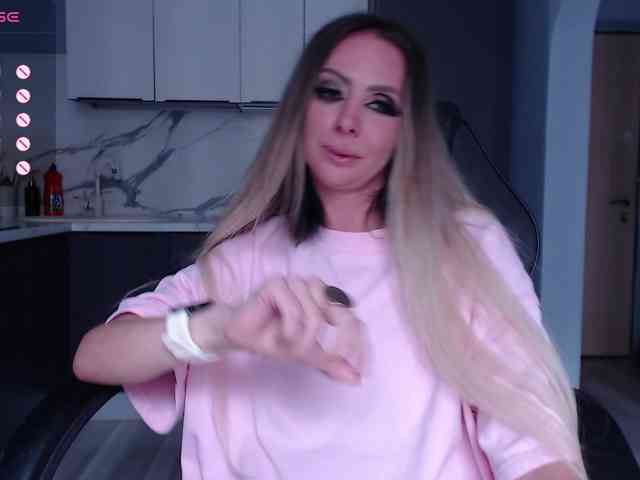 blondalina webcam