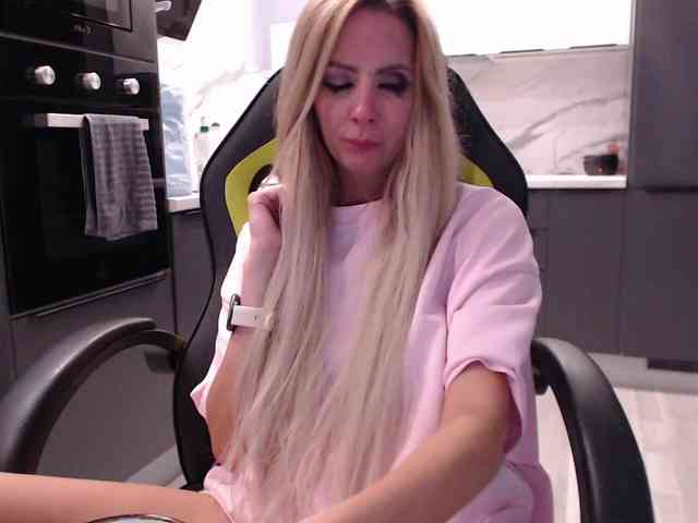 blondalina webcam