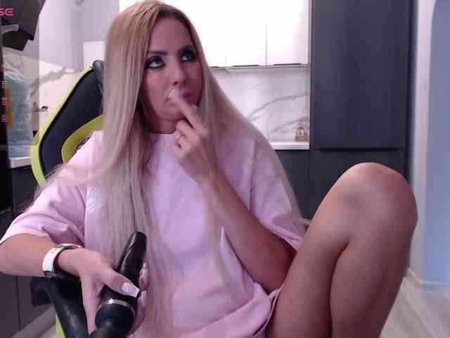blondalina webcam