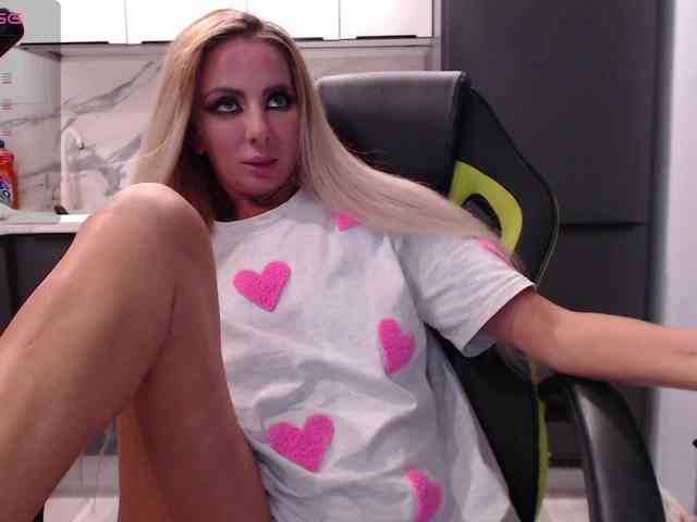 blondalina webcam