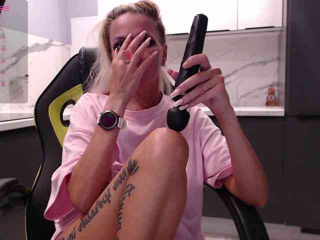 blondalina webcam