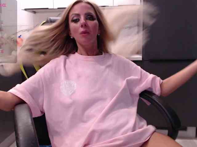 blondalina webcam