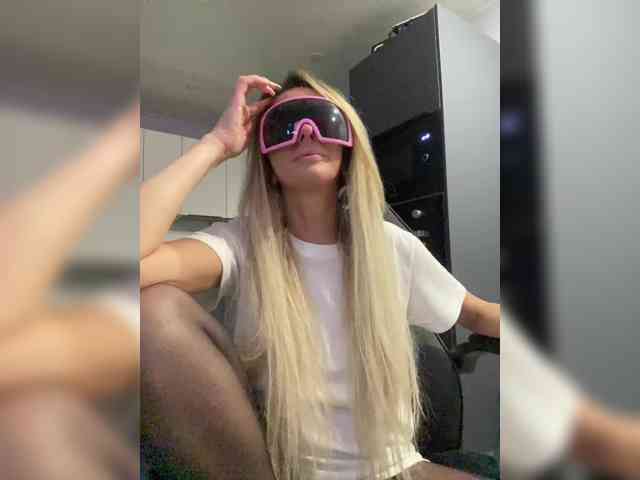 blondalina webcam