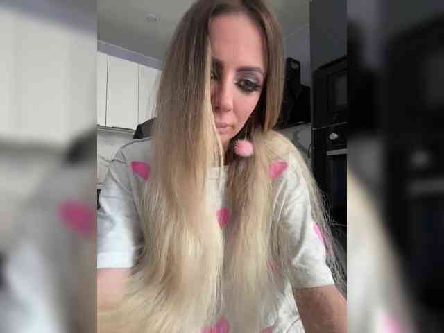 blondalina webcam