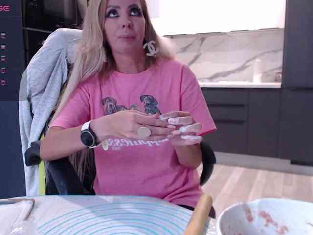 blondalina webcam