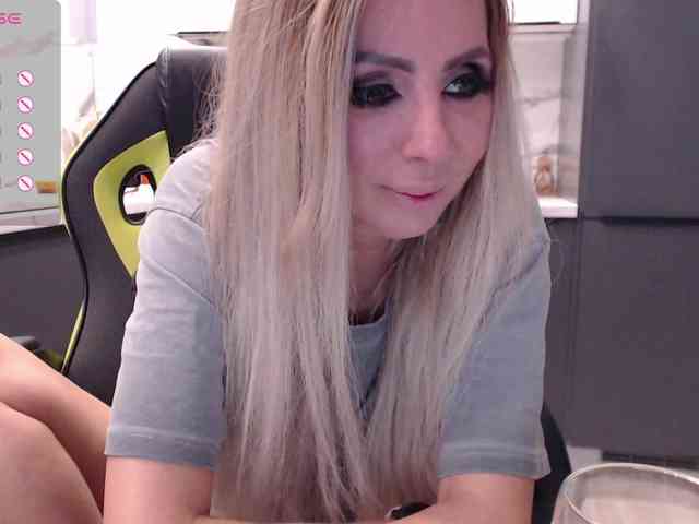 blondalina webcam