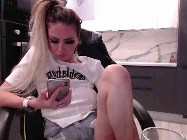 blondalina webcam