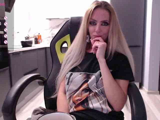 blondalina webcam