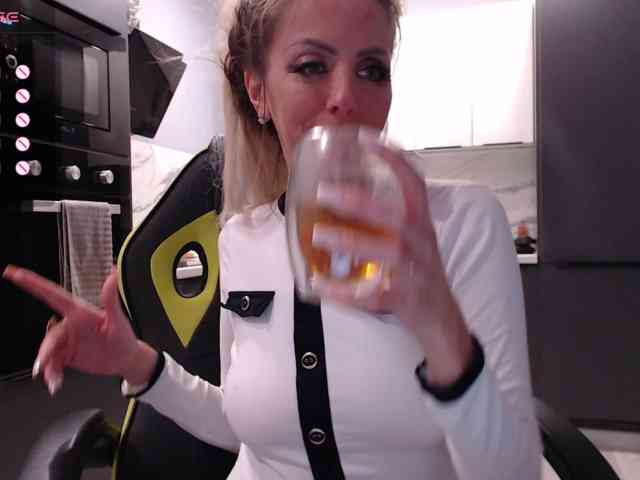 blondalina webcam