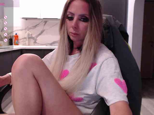 blondalina webcam