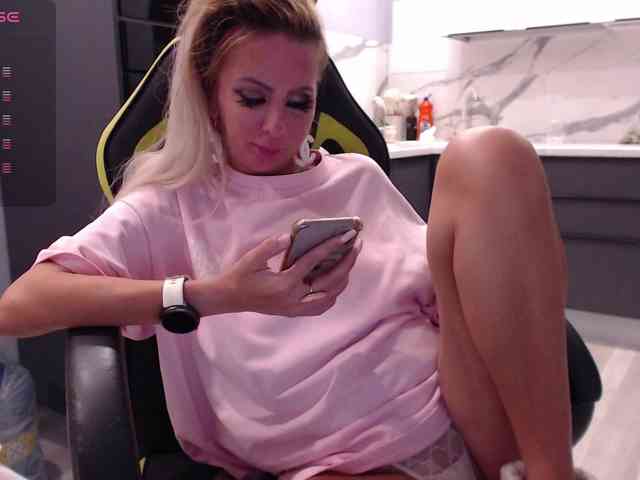 blondalina webcam