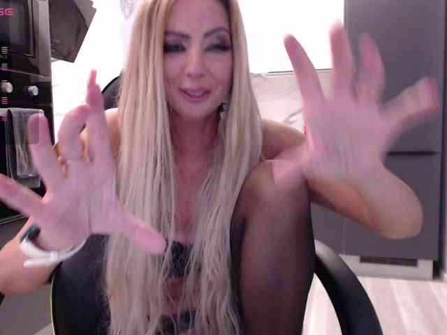 blondalina's live room