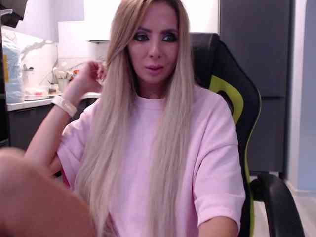 blondalina webcam