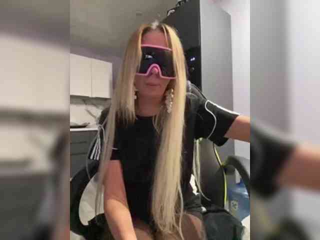 blondalina webcam