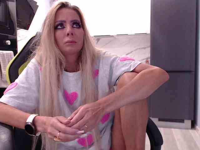 blondalina webcam