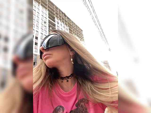blondalina webcam