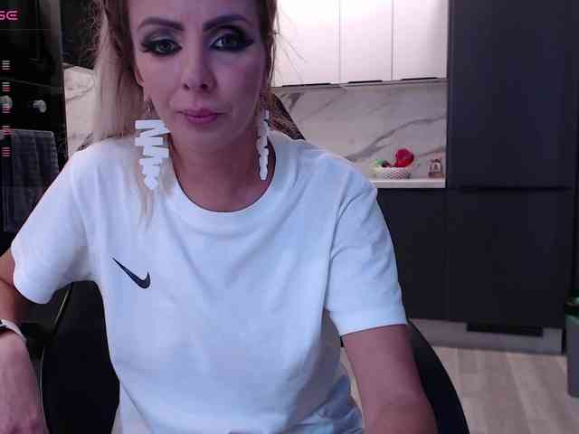 blondalina's live room