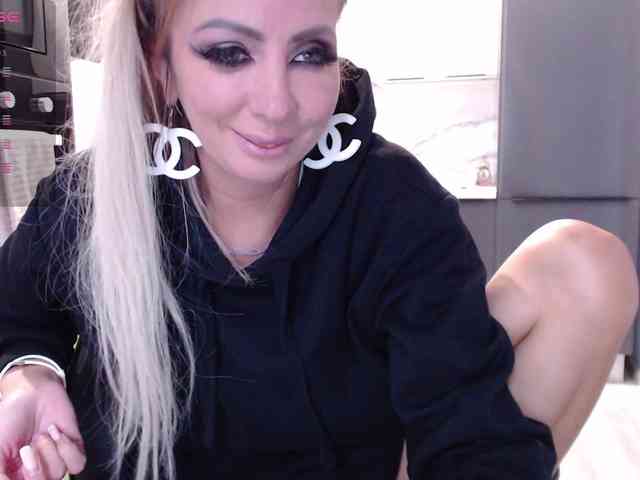 blondalina webcam