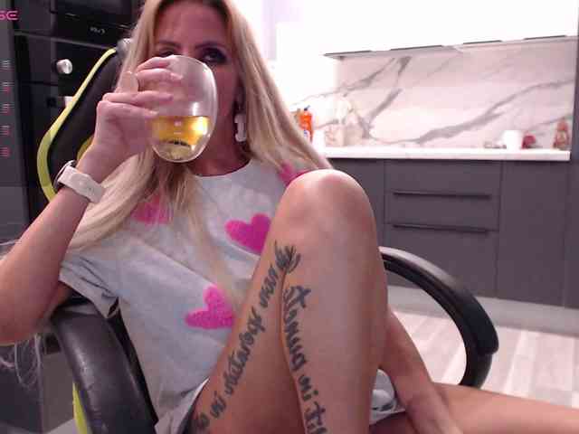 blondalina webcam
