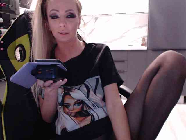 blondalina's live room