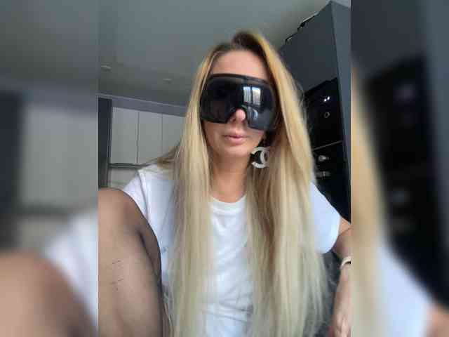 blondalina webcam