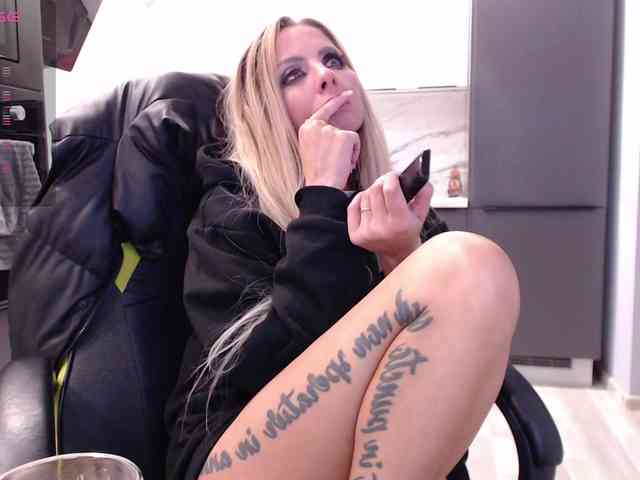 blondalina webcam