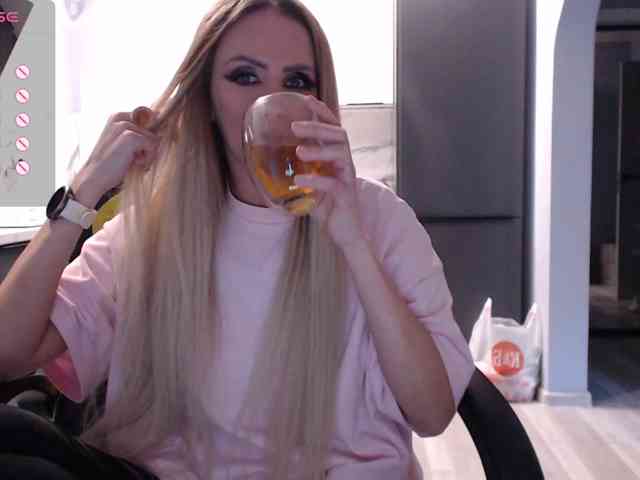 blondalina webcam