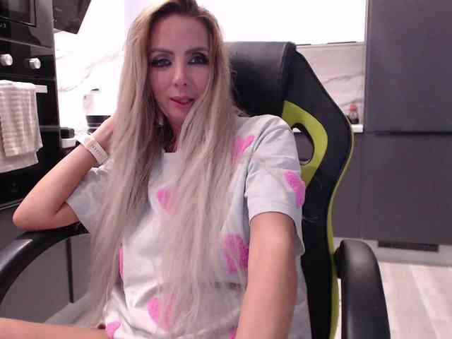 blondalina webcam