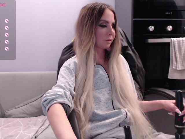Bu model şu anda canlı. blondalina