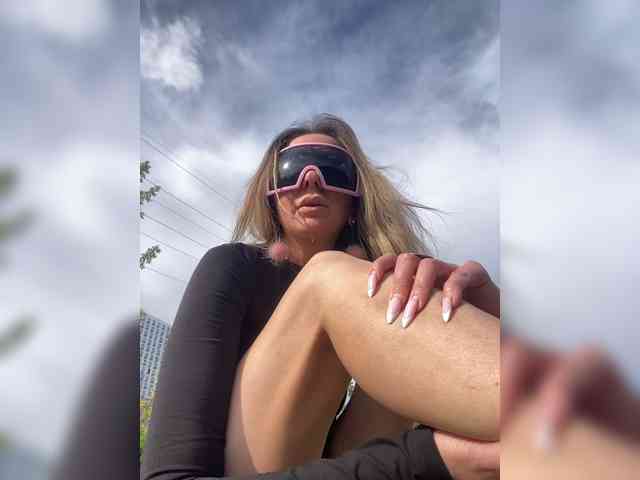 blondalina webcam