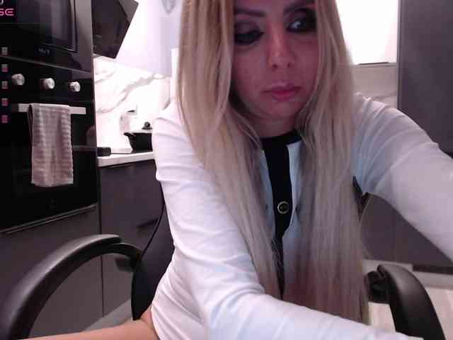 blondalina webcam